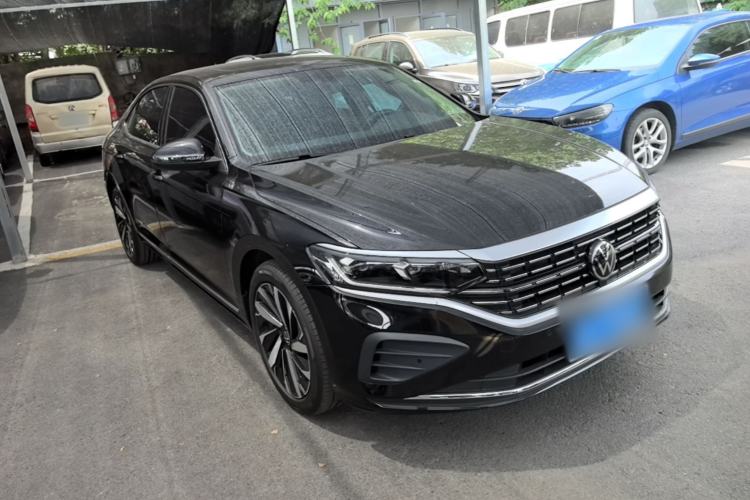 Used Volkswagen Passat 2025 Premium Version 380TSI Dragon Edition Front Right 45 Deg