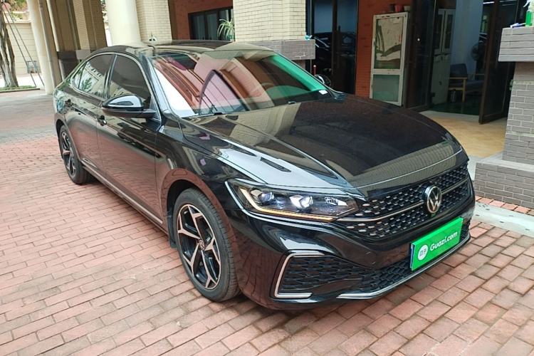 Used Volkswagen Passat 2025 Outstanding Model 380TSI Starry Dragon Edition Front Right 45 Deg