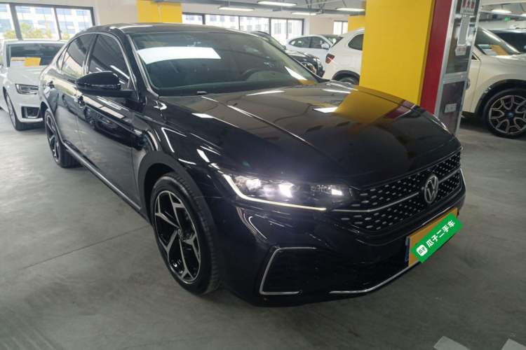 Used Volkswagen Passat 2025 Outstanding Model 380TSI Starry Dragon Edition Front Right 45 Deg