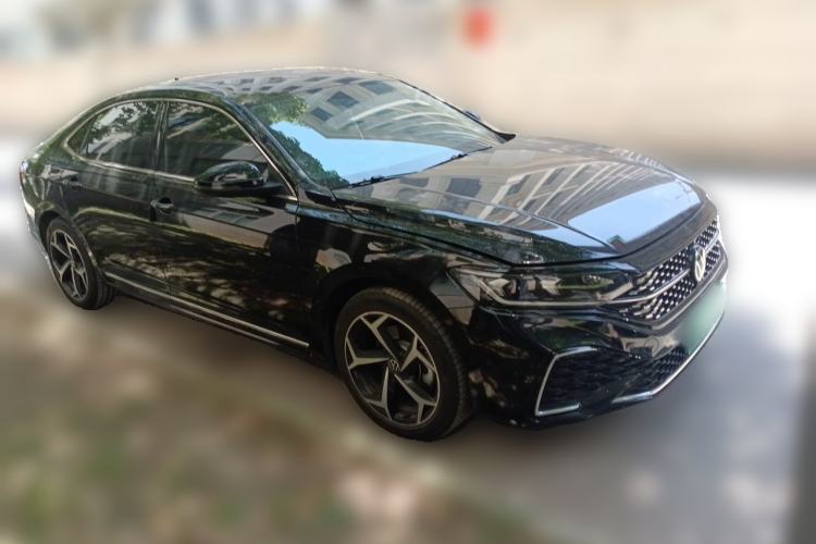 Used Volkswagen Passat 2025 Outstanding Model 380TSI Starry Dragon Edition Front Right 45 Deg