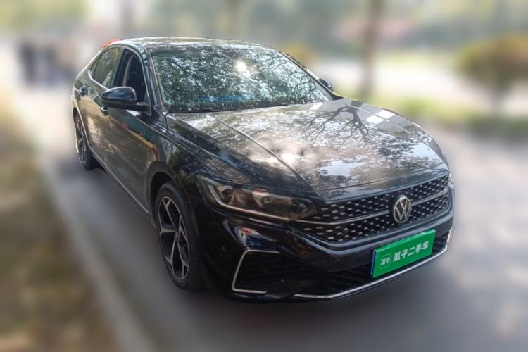 Used Volkswagen Passat 2025 Outstanding Model 380TSI Starry Dragon Edition Front Right 45 Deg
