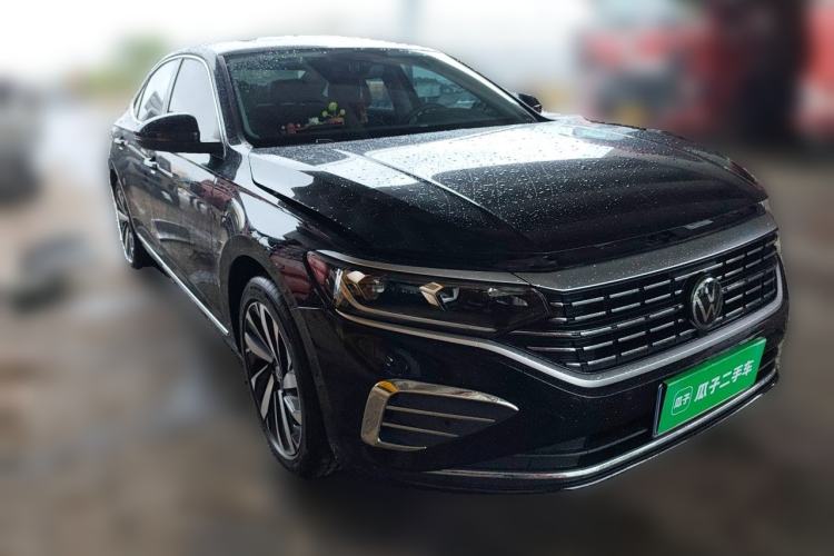 Used Volkswagen Passat 2025 Premium Version 380TSI Dragon Edition Front Right 45 Deg