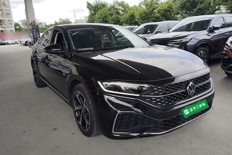 Used Volkswagen Passat 2025 Outstanding Model 380TSI Starry Dragon Edition Front Right 45 Deg