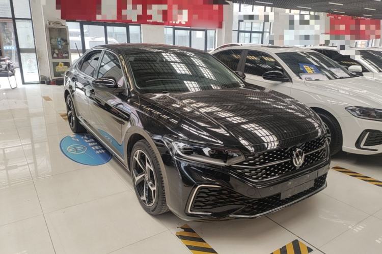 Used Volkswagen Passat 2025 Outstanding Model 380TSI Starry Dragon Edition Front Right 45 Deg