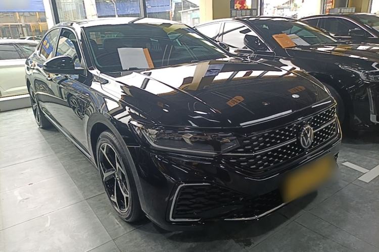 Used Volkswagen Passat 2025 Outstanding Model 380TSI Starry Dragon Edition Front Right 45 Deg