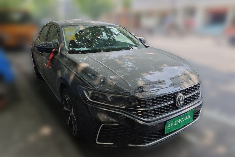 Used Volkswagen Passat 2025 Outstanding Model 330TSI Starry Elite Edition Front Right 45 Deg