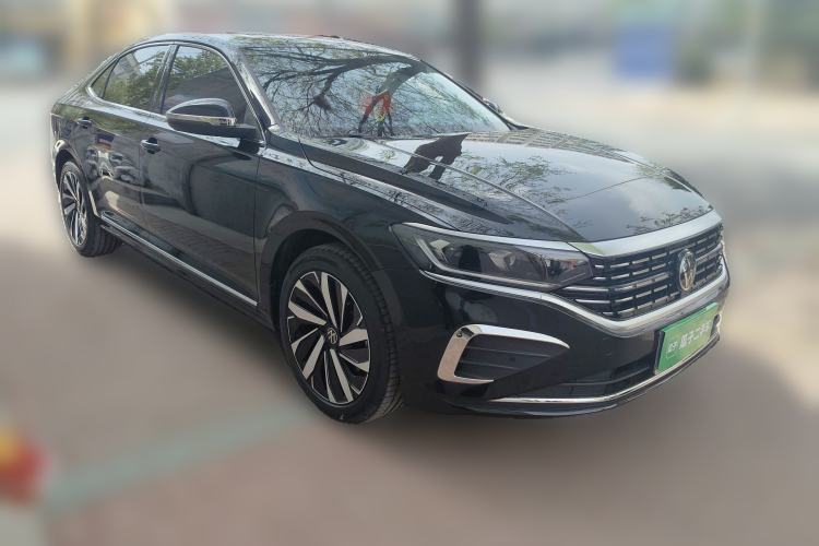 Used Volkswagen Passat 2025 Premium Version 380TSI Dragon Edition Front Right 45 Deg