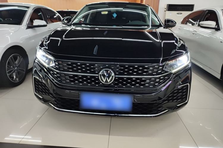 Used Volkswagen Passat 2025 Outstanding Model 330TSI Starry Elite Edition Front