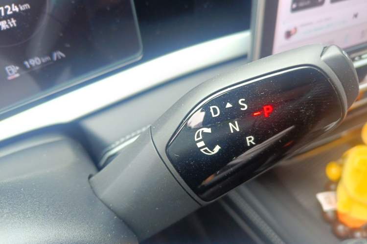 Used Volkswagen Passat 2025 Pro 380TSI Dragon Glory Edition Gear Lever