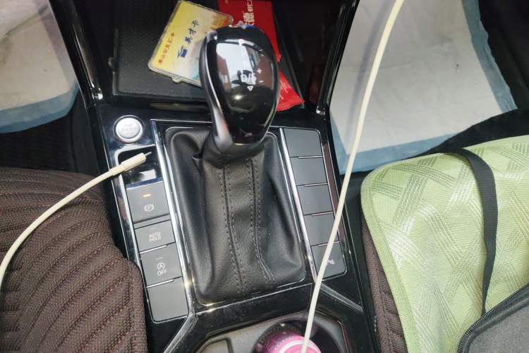 Used Volkswagen Passat 2025 Outstanding Model 330TSI Elite Edition Gear Lever