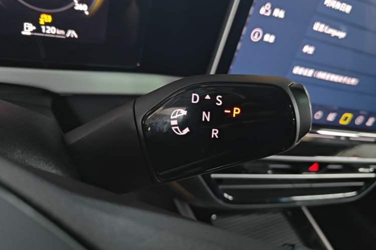 Used Volkswagen Passat 2025 Pro 380TSI Dragon Edition Gear Lever