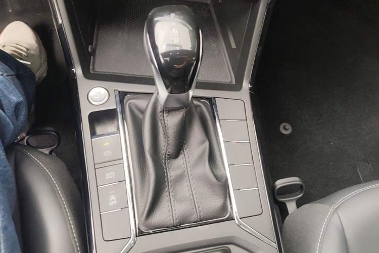 Used Volkswagen Passat 2025 Outstanding Model 280TSI Business Edition Gear Lever