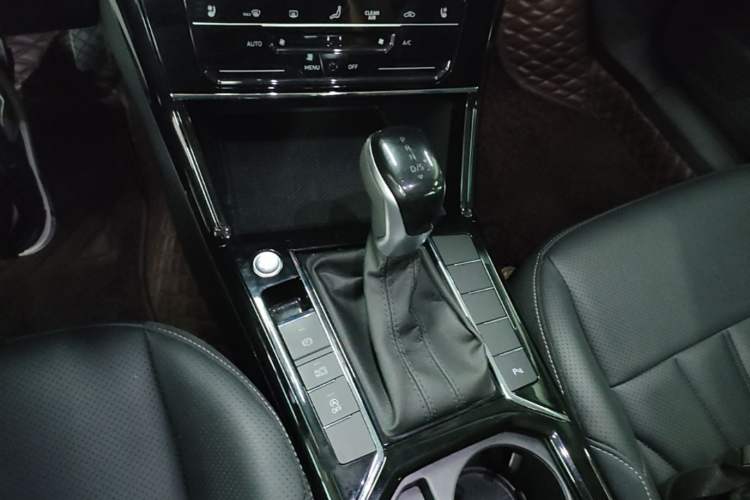 Used Volkswagen Passat 2025 Outstanding Model 380TSI Starry Dragon Edition Gear Lever
