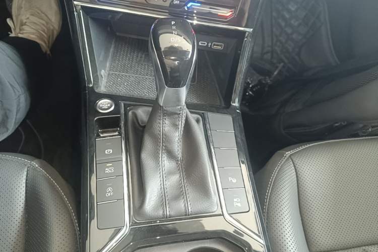 Used Volkswagen Passat 2025 Outstanding Model 380TSI Starry Dragon Glorious Edition Gear Lever