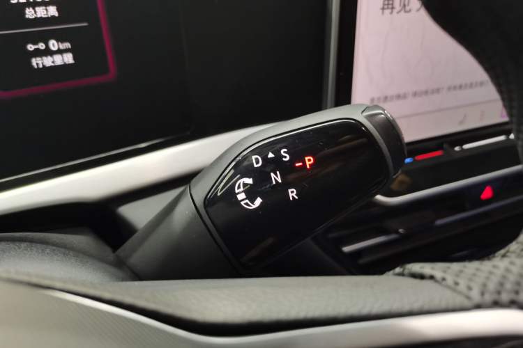 Used Volkswagen Passat 2025 Pro 380TSI Dragon Glory Edition Gear Lever