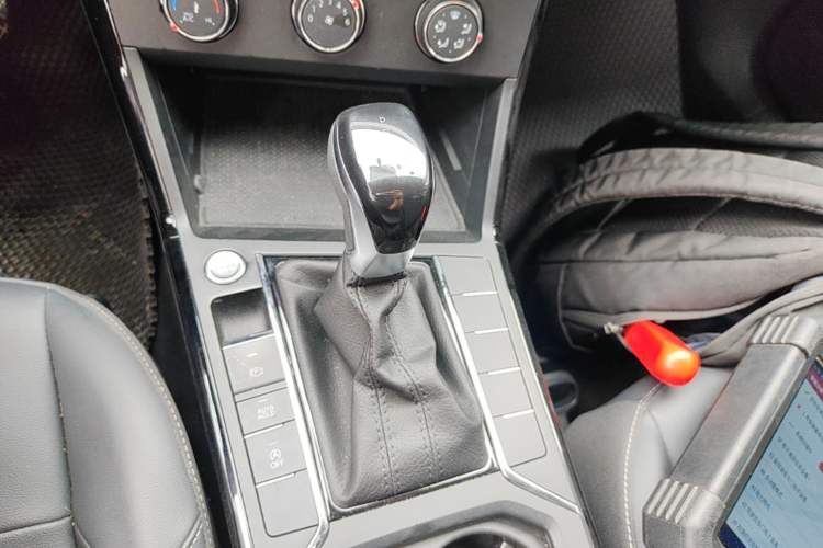 Used Volkswagen Passat 2025 Outstanding Model 280TSI Business Edition Gear Lever