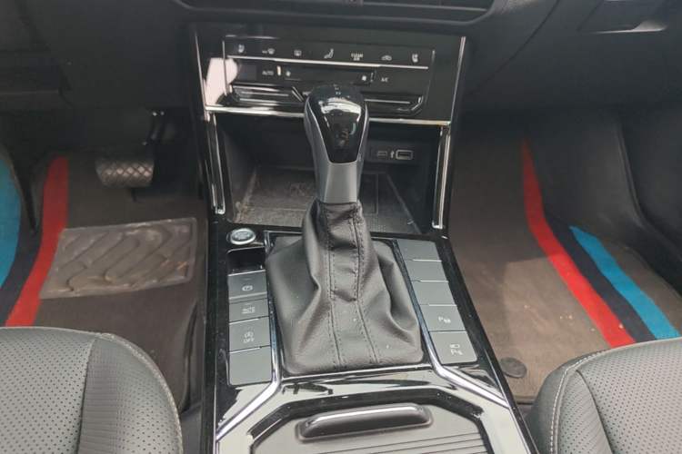 Used Volkswagen Passat 2025 Outstanding Model 380TSI Starry Dragon Glorious Edition Gear Lever