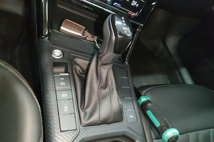 Used Volkswagen Passat 2025 Premium Version 380TSI Dragon Edition Gear Lever