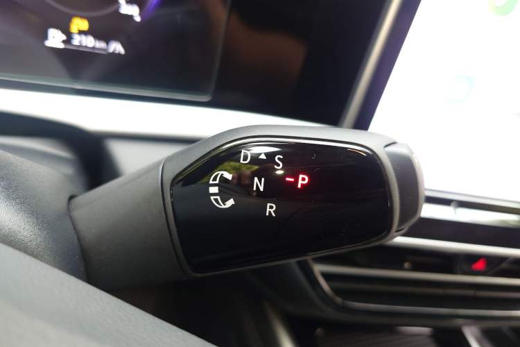 Used Volkswagen Passat 2025 Pro 380TSI Starry Dragon Edition Gear Lever
