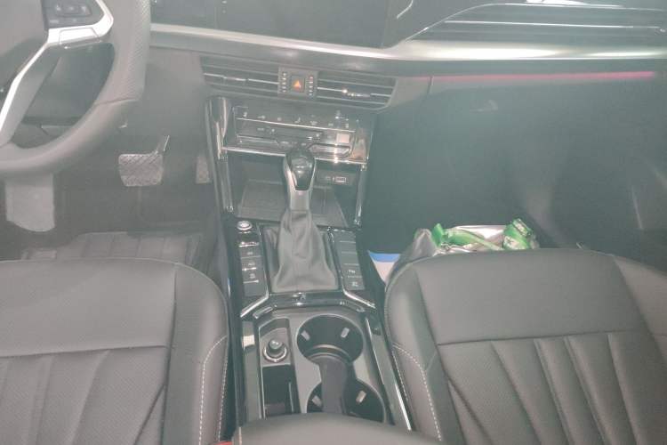 Used Volkswagen Passat 2025 Outstanding Model 380TSI Starry Dragon Glorious Edition Gear Lever