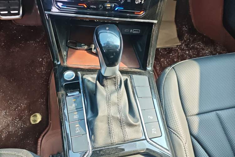 Used Volkswagen Passat 2025 Outstanding Model 380TSI Starry Dragon Glorious Edition Gear Lever