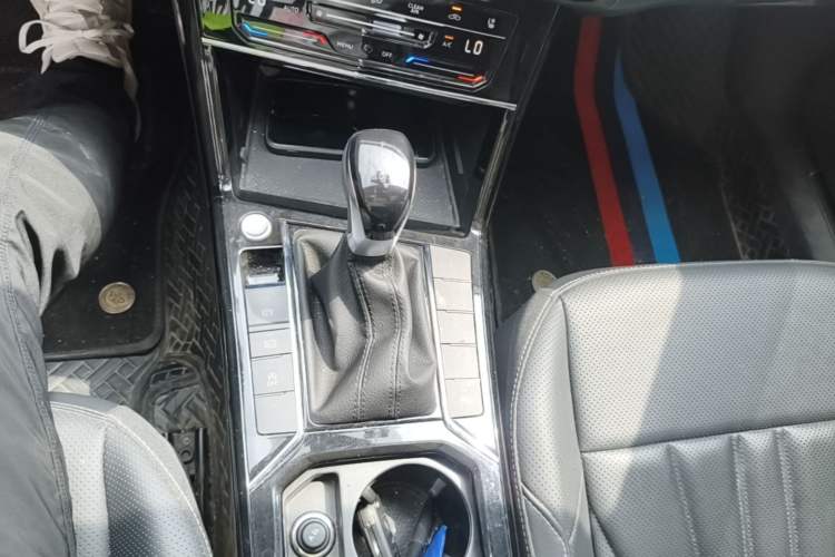 Used Volkswagen Passat 2025 Premium Version 380TSI Dragon Edition Gear Lever