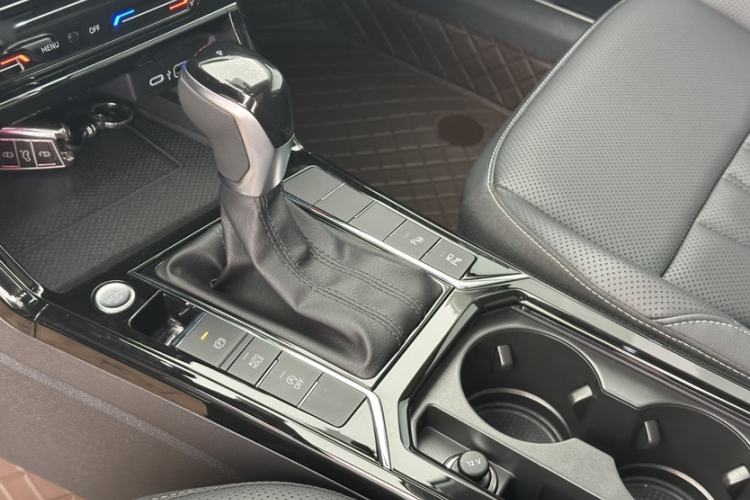 Used Volkswagen Passat 2025 Outstanding Model 380TSI Dragon Glory Edition Gear Lever