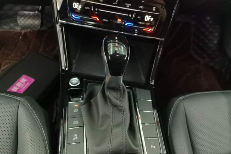 Used Volkswagen Passat 2025 Outstanding Model 380TSI Starry Dragon Edition Gear Lever