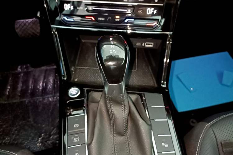 Used Volkswagen Passat 2025 Outstanding Model 380TSI Dragon Glory Edition Gear Lever