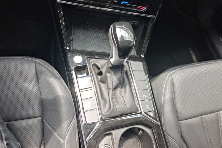 Used Volkswagen Passat 2025 Outstanding Model 380TSI Dragon Glory Edition Gear Lever
