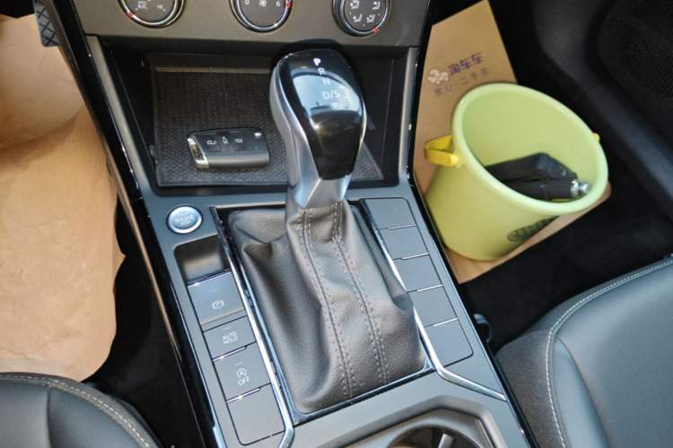 Used Volkswagen Passat 2025 Outstanding Model 280TSI Business Edition Gear Lever