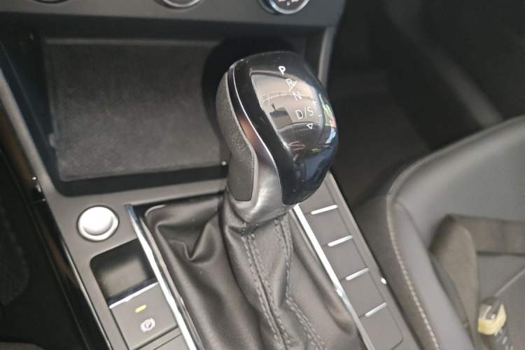 Used Volkswagen Passat 2025 Outstanding Model 280TSI Business Edition Gear Lever