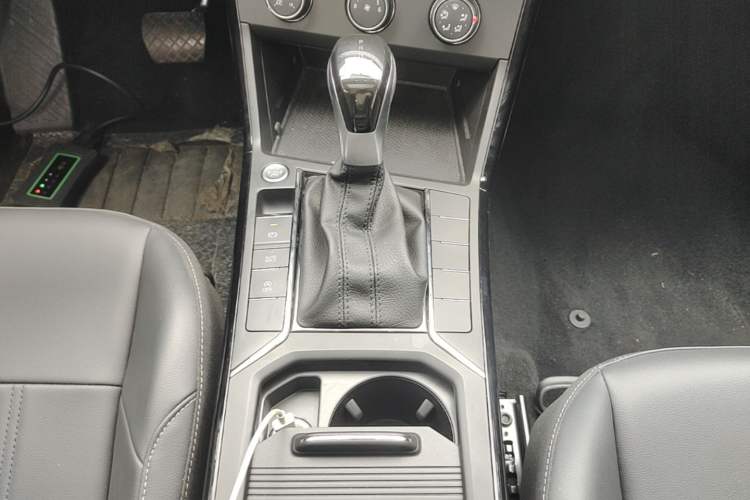 Used Volkswagen Passat 2025 Outstanding Model 280TSI Business Edition Gear Lever