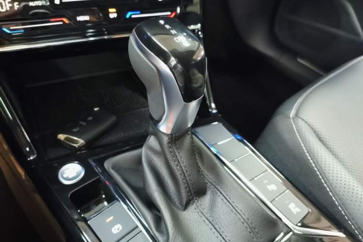 Used Volkswagen Passat 2025 Outstanding Model 380TSI Dragon Glory Edition Gear Lever