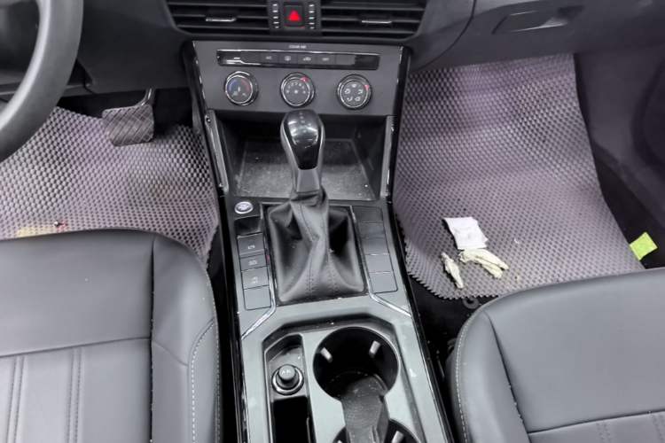Used Volkswagen Passat 2025 Outstanding Model 280TSI Business Edition Gear Lever