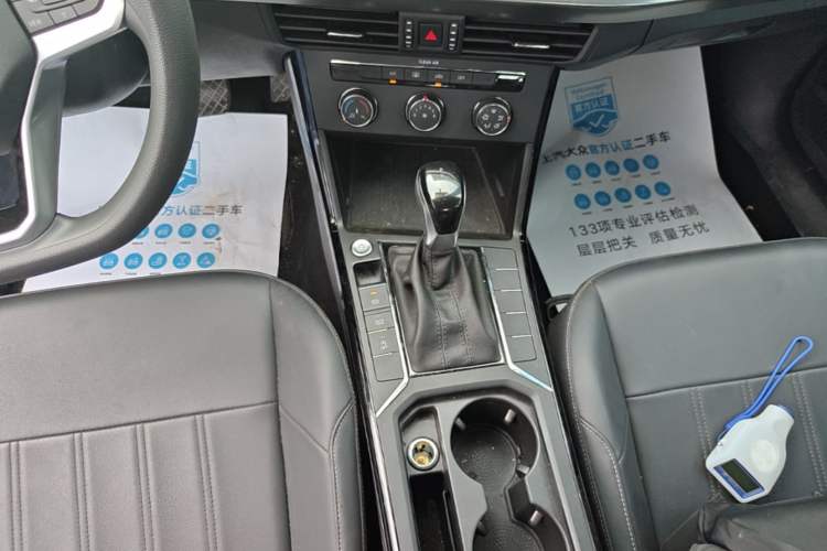 Used Volkswagen Passat 2025 Outstanding Model 280TSI Business Edition Gear Lever