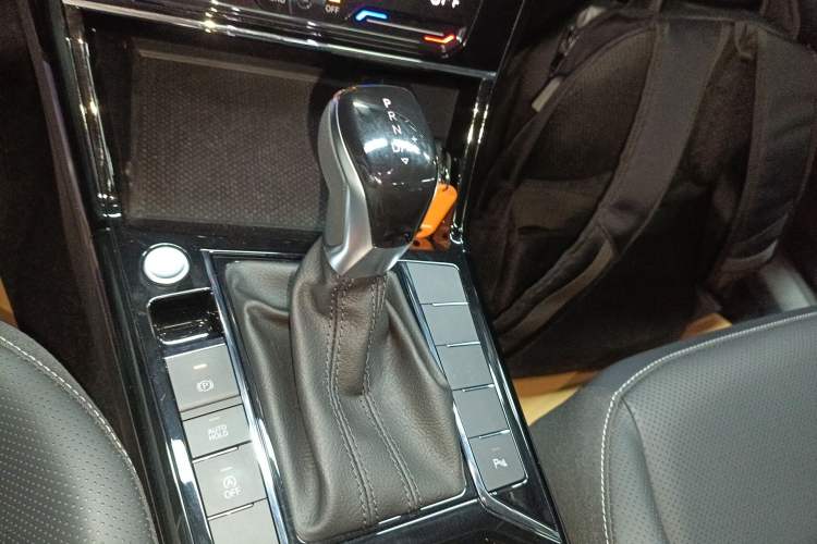 Used Volkswagen Passat 2025 Premium Version 380TSI Dragon Edition Gear Lever