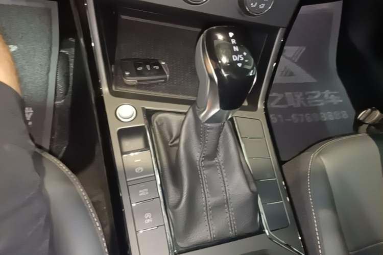 Used Volkswagen Passat 2025 Outstanding Model 280TSI Business Edition Gear Lever