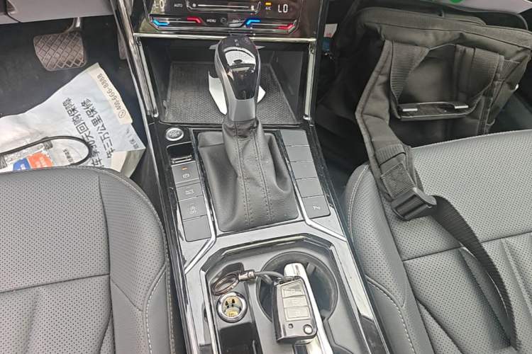 Used Volkswagen Passat 2025 Premium Version 380TSI Dragon Edition Gear Lever
