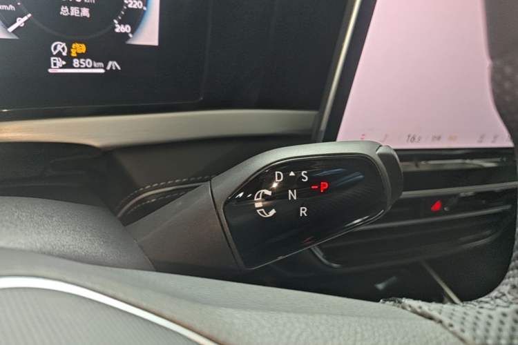 Used Volkswagen Passat 2025 Pro 300TSI Starry Dragon Edition Gear Lever