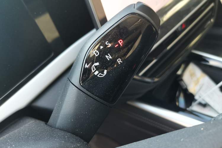 Used Volkswagen Passat 2025 Pro 380TSI Starry Dragon Edition Gear Lever