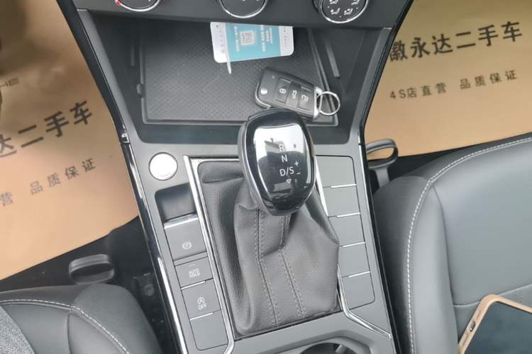 Used Volkswagen Passat 2025 Outstanding Model 280TSI Business Edition Gear Lever