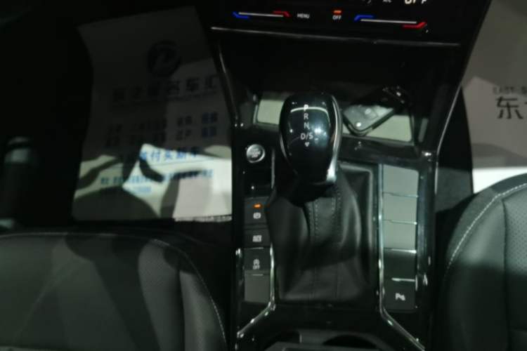 Used Volkswagen Passat 2025 Premium Version 380TSI Dragon Edition Gear Lever