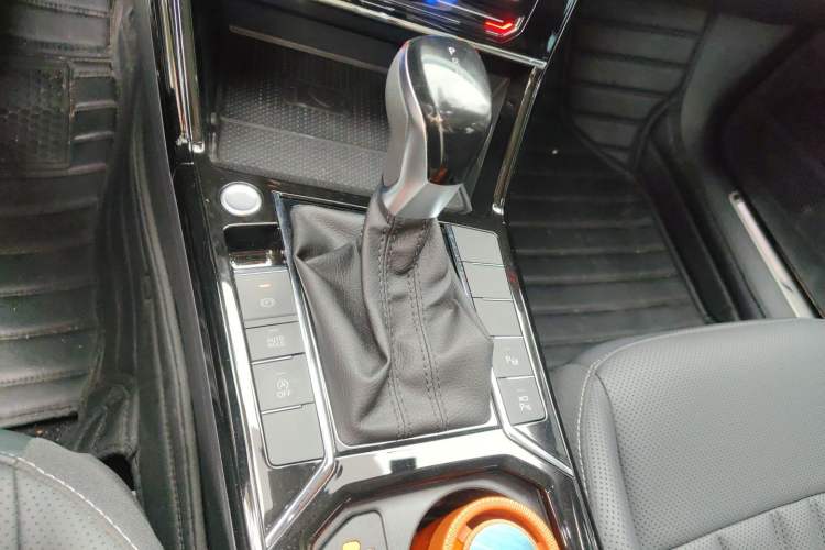 Used Volkswagen Passat 2025 Outstanding Model 380TSI Starry Dragon Glorious Edition Gear Lever