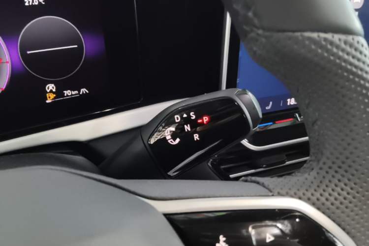 Used Volkswagen Passat 2025 Pro 380TSI Starry Dragon Edition Gear Lever