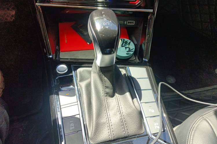 Used Volkswagen Passat 2025 Outstanding Model 380TSI Starry Dragon Glorious Edition Gear Lever
