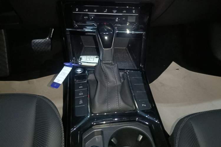Used Volkswagen Passat 2025 Outstanding Model 380TSI Starry Dragon Edition Gear Lever
