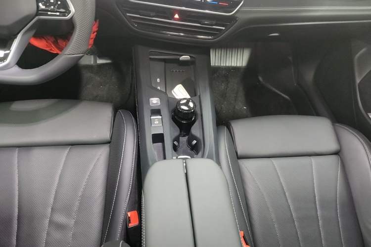Used Volkswagen Passat 2025 Pro 300TSI Dragon Glory Edition Gear Lever