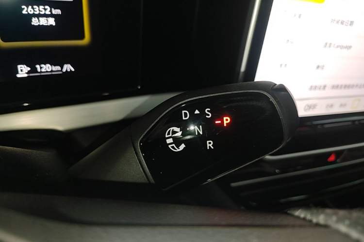 Used Volkswagen Passat 2025 Pro 380TSI Dragon Glory Edition Gear Lever