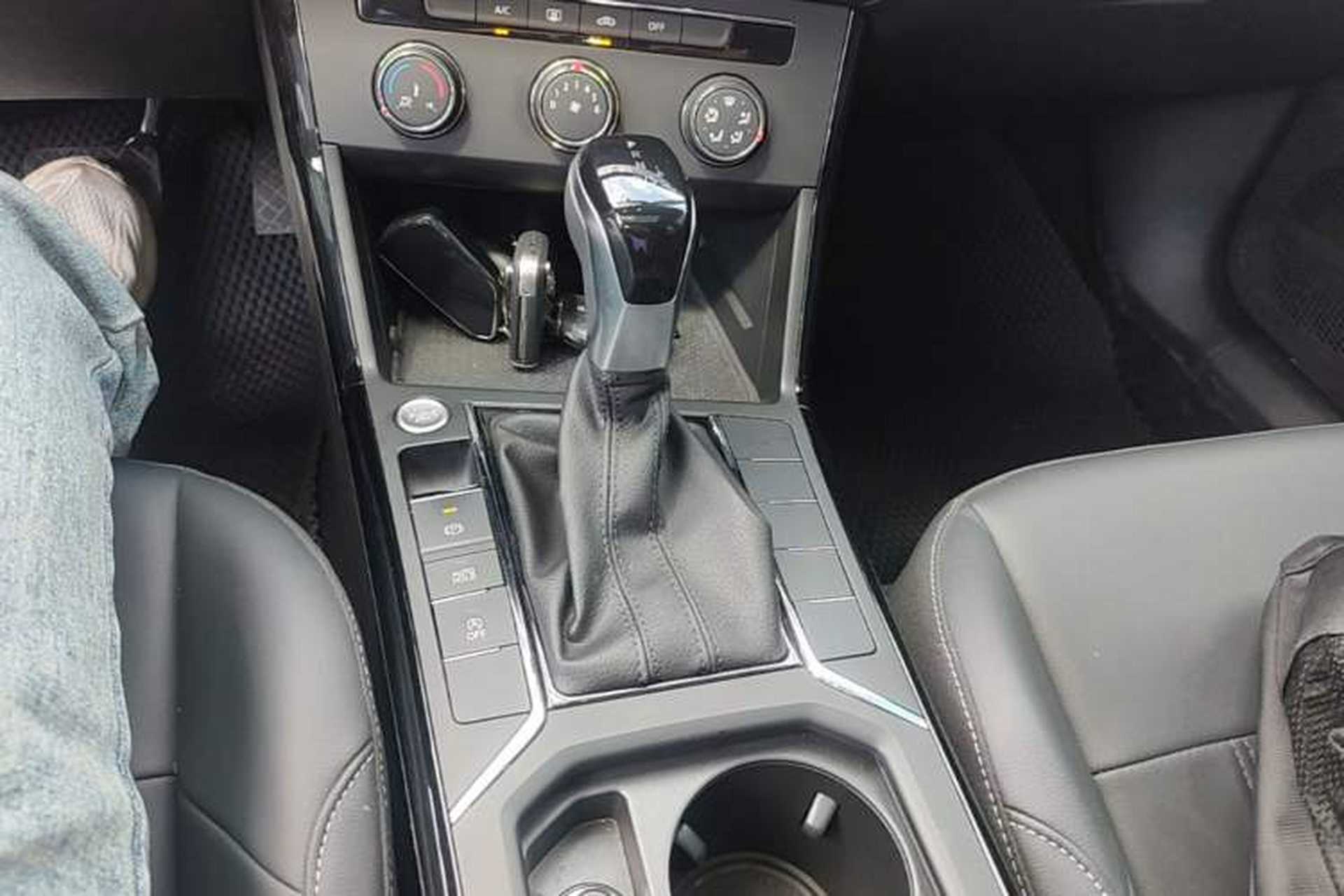 Used Volkswagen Passat 2025 Outstanding Model 280TSI Business Edition Gear Lever